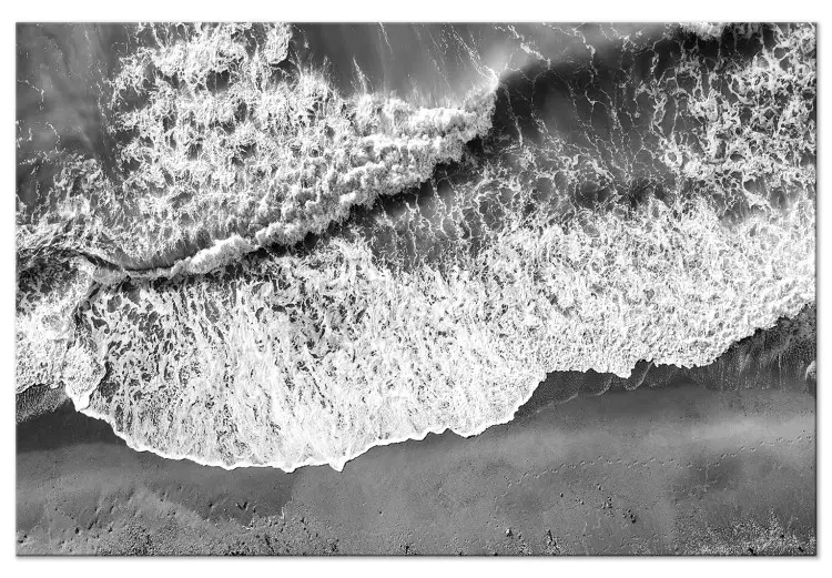 Ocean shore - fotografia a preto e branco das ondas atingindo a praia