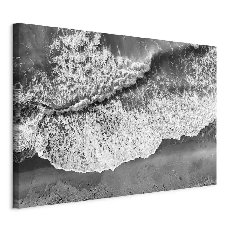 Ocean shore - fotografia a preto e branco das ondas atingindo a praia