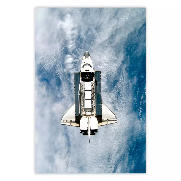 Ônibus Espacial - ônibus espacial branco em um fundo de nuvens e oceanos