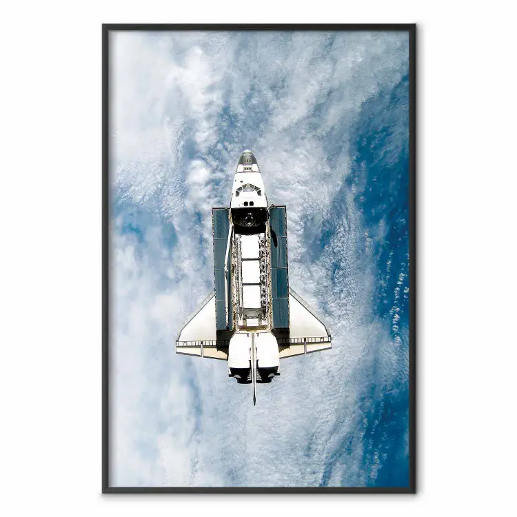 Ônibus Espacial - ônibus espacial branco em um fundo de nuvens e oceanos