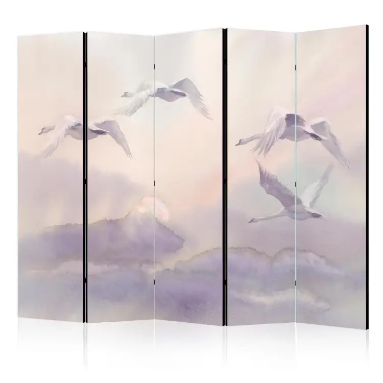 Cisnes Voadores II - animais em um fundo de céu claro