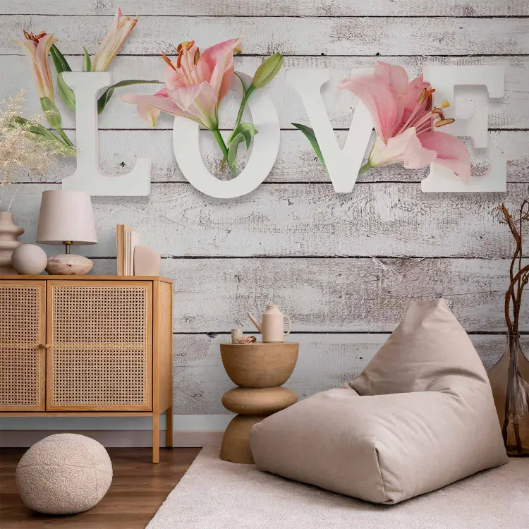 Flores Apaixonadas - inscrição em inglês em fundo claro com textura de madeira