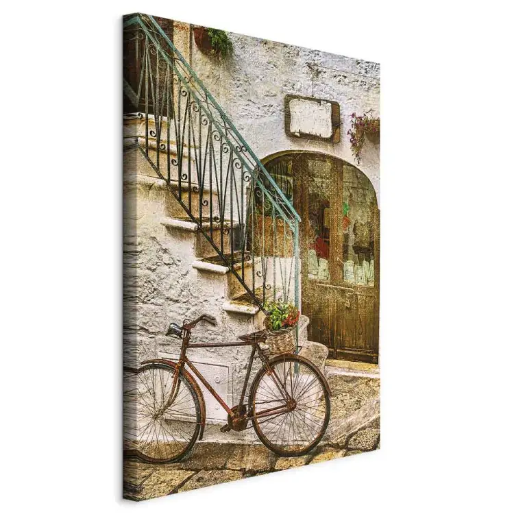 Bicicleta junto à escadaria de pedra - foto de uma cidade italiana
