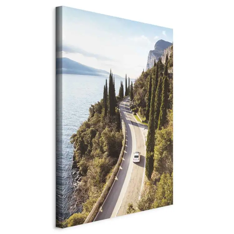 Vista do Lago Garda - paisagem com estrada de montanha e lago