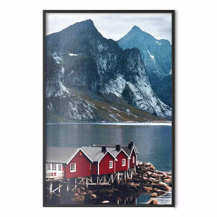 Azul Reconfortante - paisagem de uma casa vermelha e lago contra montanhas