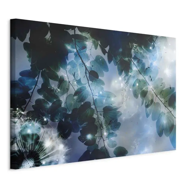 Azul - jardim azul entre folhas e flores de dente-de-leão