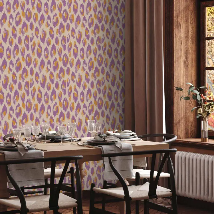 Manchas pintadas - pinceladas dinâmicas em tons de roxo e dourado sobre um fundo