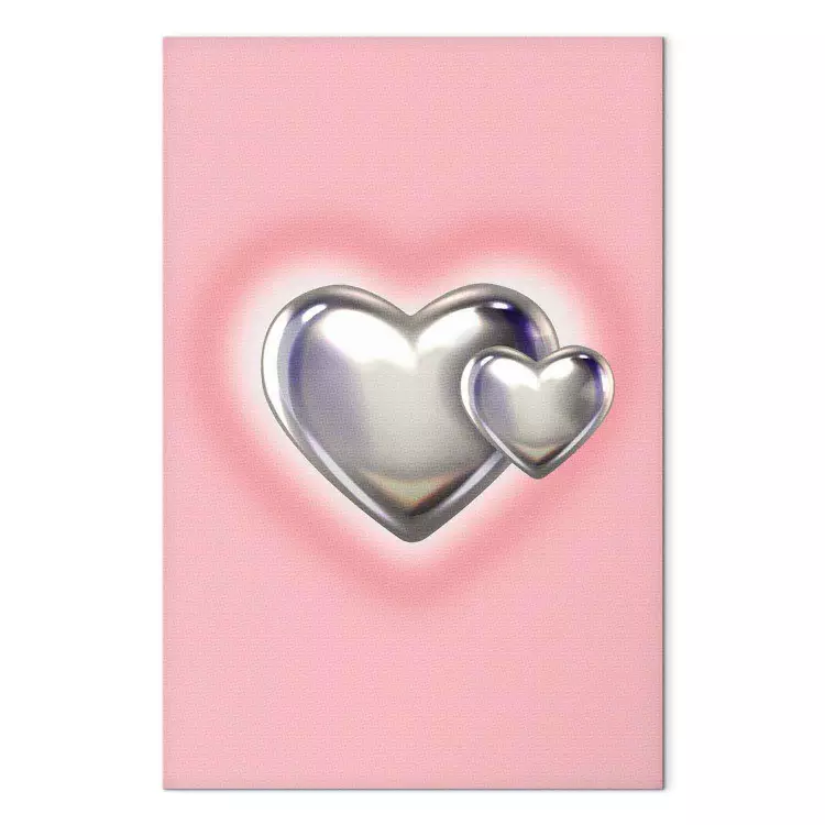 Corações metálicos - figuras prateadas sobre um fundo cor-de-rosa subtil