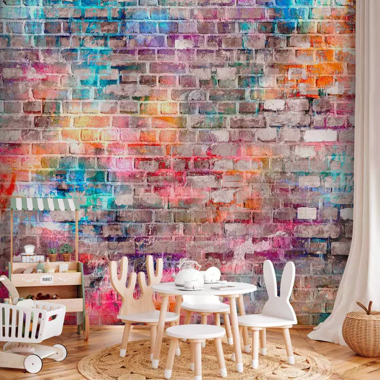 Cores do Arco-íris - mural urbano em parede de tijolos coloridos para adolescentes