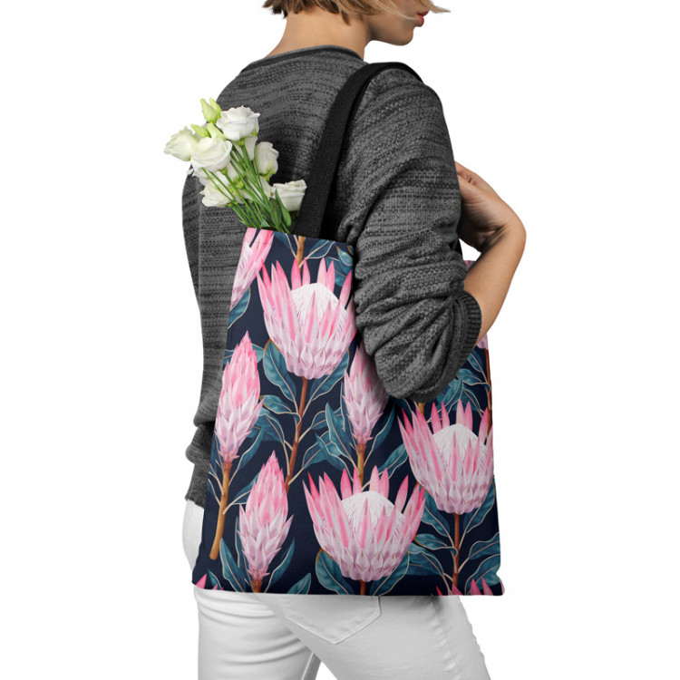 Saco Fabulous buds - composition with pink flowers on a dark background 147483 additionalImage 3