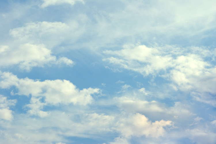 Fotomural Cabeça nas nuvens - paisagem de céu azul com nuvens brancas 59854